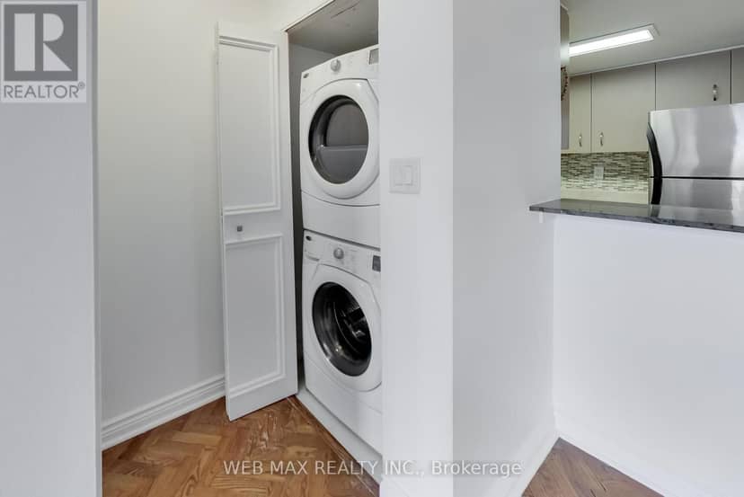 1808 - 25 Grenville Street — photo 12 of 40