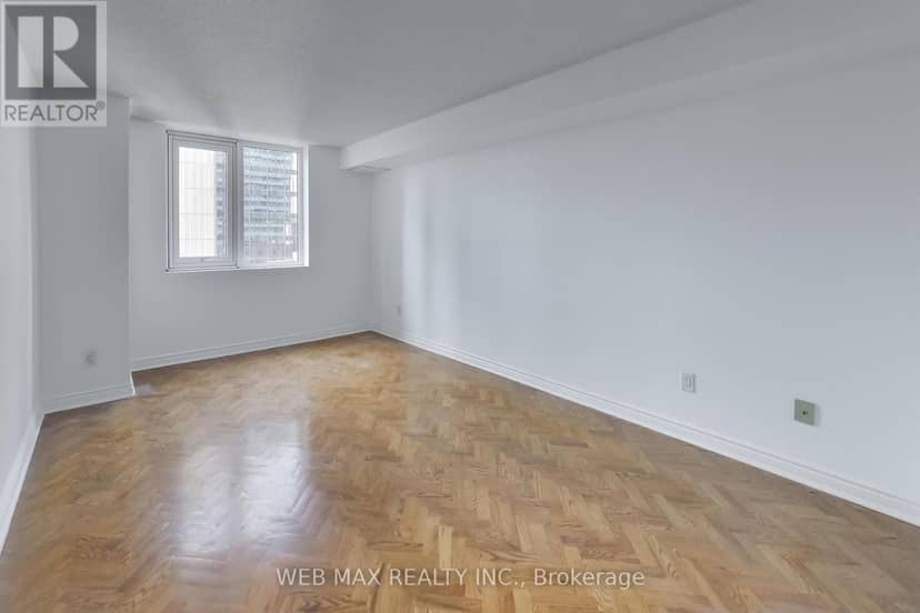 1808 - 25 Grenville Street — photo 13 of 40