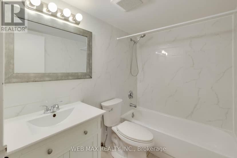 1808 - 25 Grenville Street — photo 18 of 40