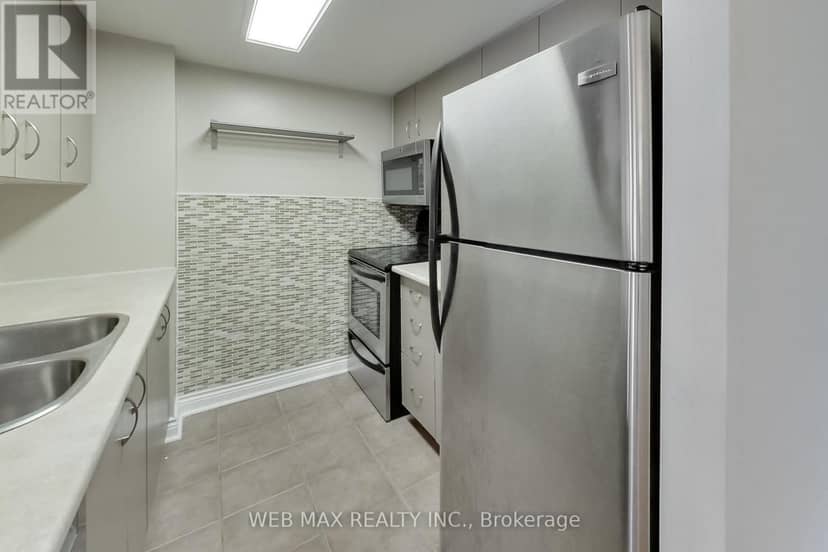 1808 - 25 Grenville Street — photo 7 of 40