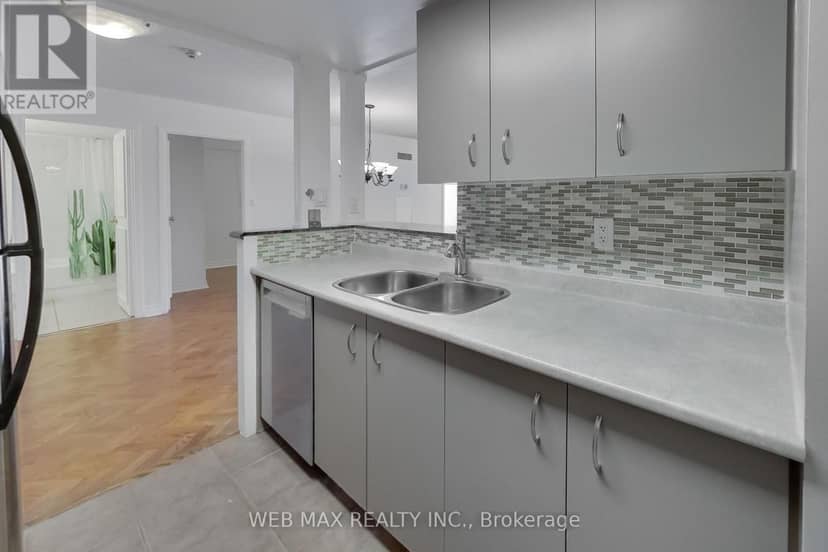 1808 - 25 Grenville Street — photo 8 of 40