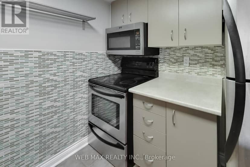 1808 - 25 Grenville Street — photo 9 of 40