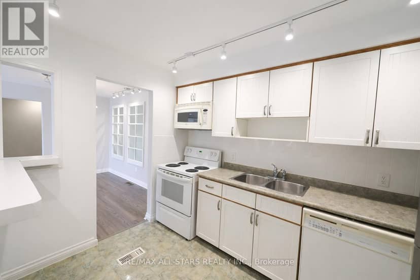 602 - 200 East Street S — photo 11 of 34