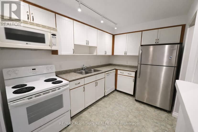 602 - 200 East Street S — photo 12 of 34