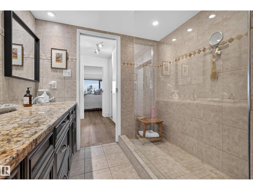#303 9929 Saskatchewan Dr NW — photo 33 of 40