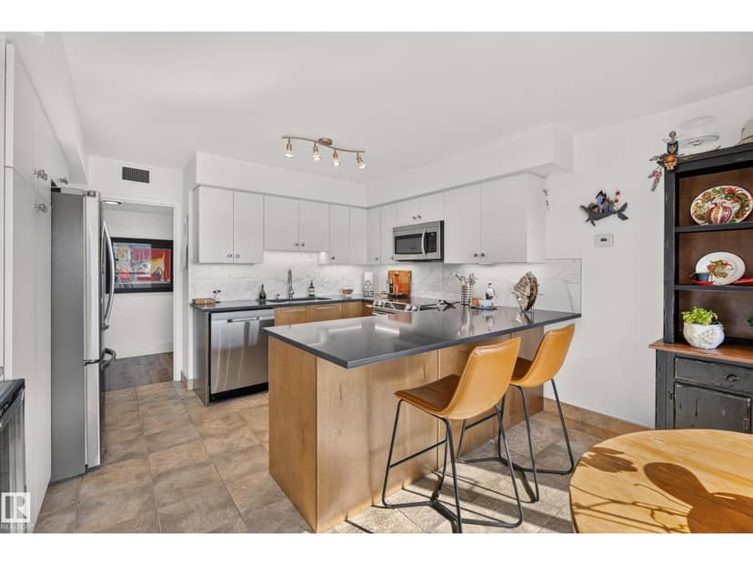 #303 9929 Saskatchewan Dr NW — photo 16 of 40
