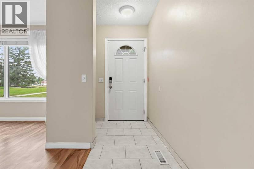 224, 999 Canyon Meadows Drive SW, Calgary, photo 4