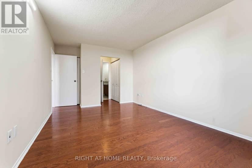 911 - 2759 Carousel Crescent — photo 28 of 40