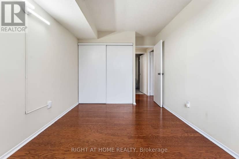 911 - 2759 Carousel Crescent — photo 37 of 40
