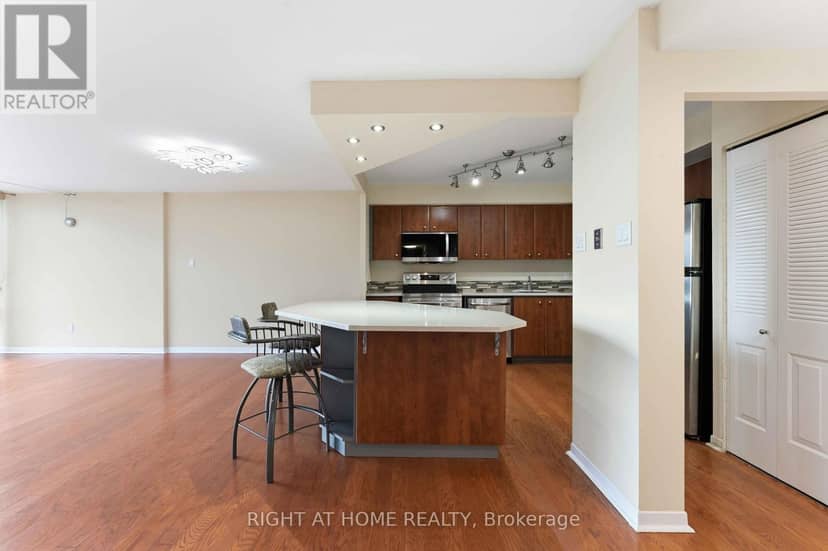 911 - 2759 Carousel Crescent — photo 9 of 40