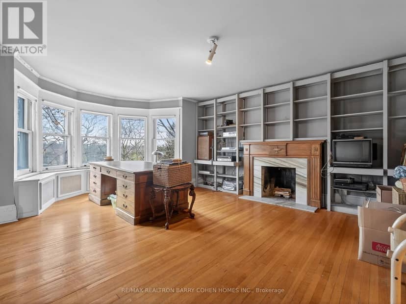 27 Old Yonge Street — photo 18 of 23