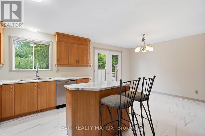 109 Oswald Street — photo 12 of 40