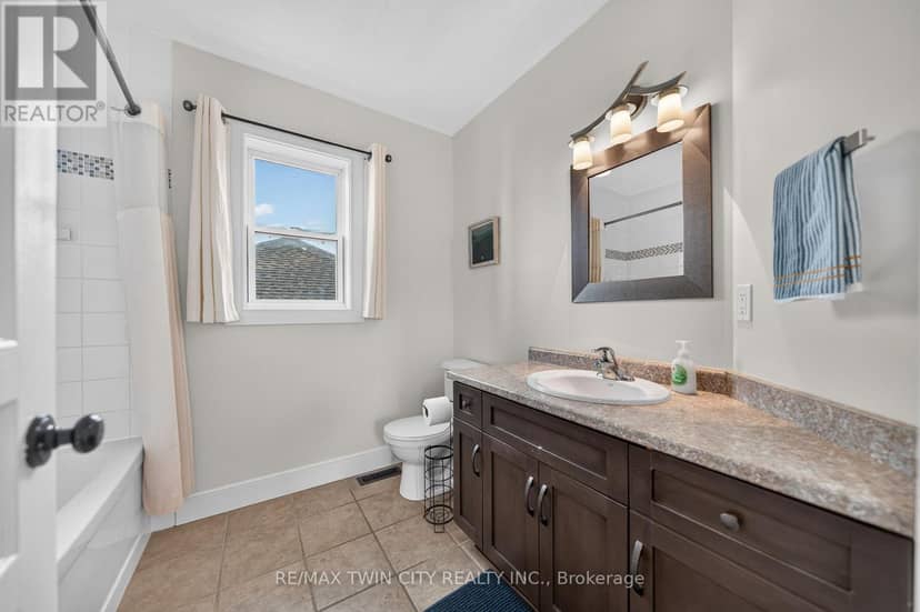 10 Queens Avenue — photo 23 of 40