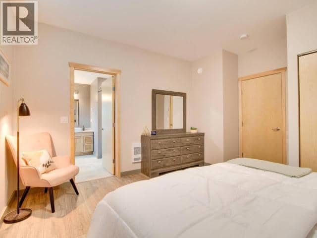 3-35 Gleaner Avenue — photo 10 of 15