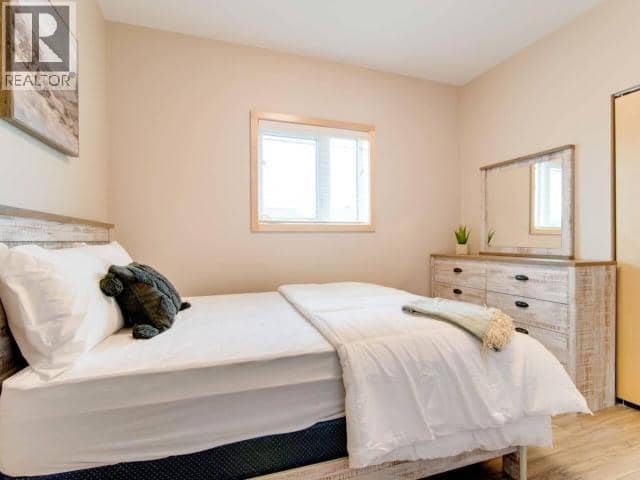 3-35 Gleaner Avenue — photo 12 of 15