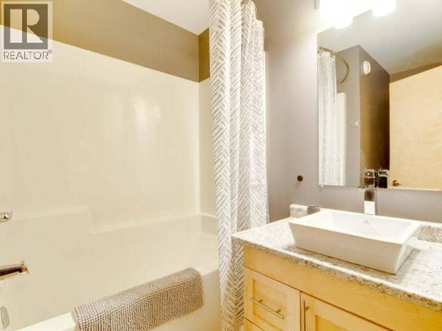 3-35 Gleaner Avenue — photo 14 of 15