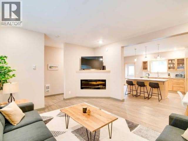 3-35 Gleaner Avenue — photo 4 of 15