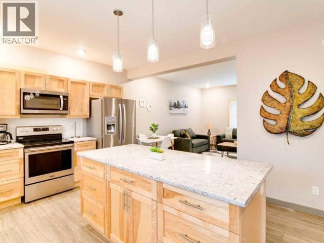 3-35 Gleaner Avenue — photo 5 of 15