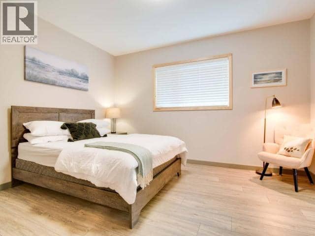3-35 Gleaner Avenue — photo 8 of 15