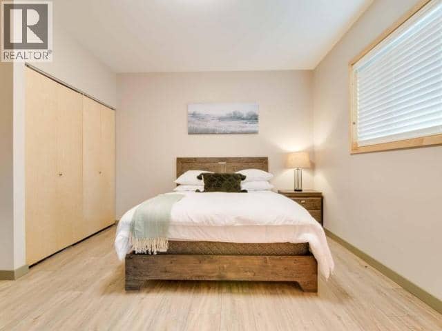 3-35 Gleaner Avenue — photo 9 of 15
