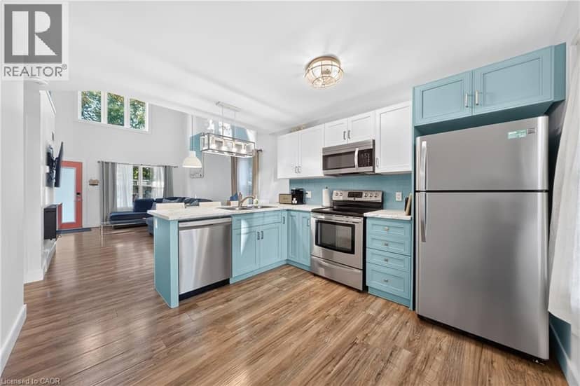 10 QUEENS Avenue — photo 17 of 40