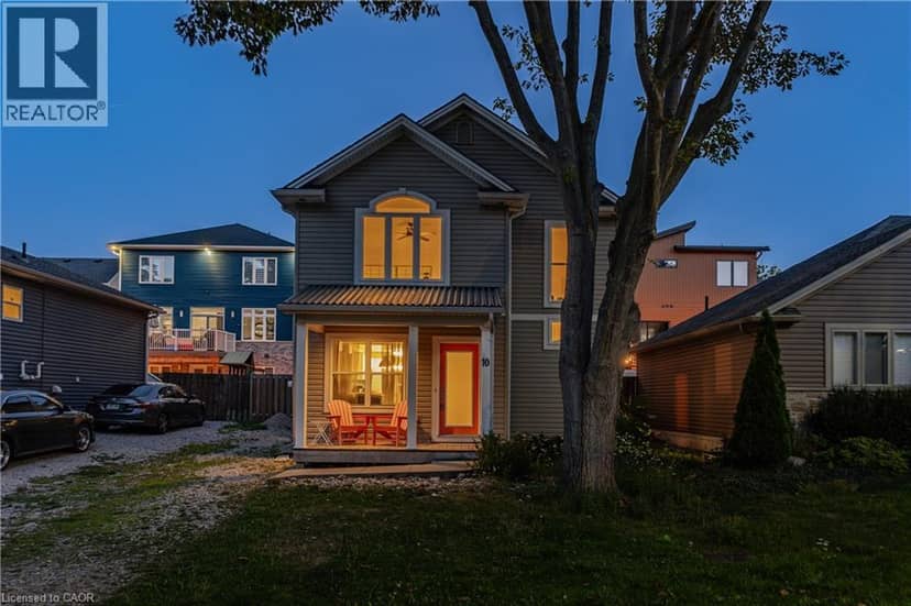 10 QUEENS Avenue, Grand Bend, photo 2
