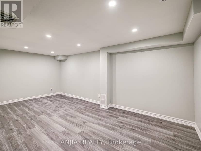 61 Sorrell Crescent — photo 19 of 22