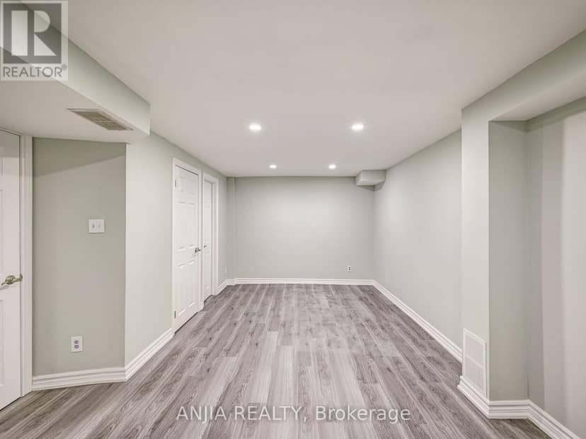 61 Sorrell Crescent — photo 20 of 22