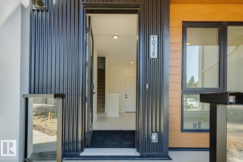10329 Wadhurst RD NW, Edmonton, photo 3