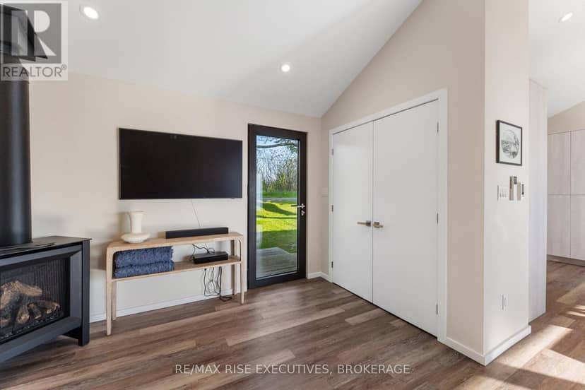 682 Salmon Point Road — photo 14 of 28