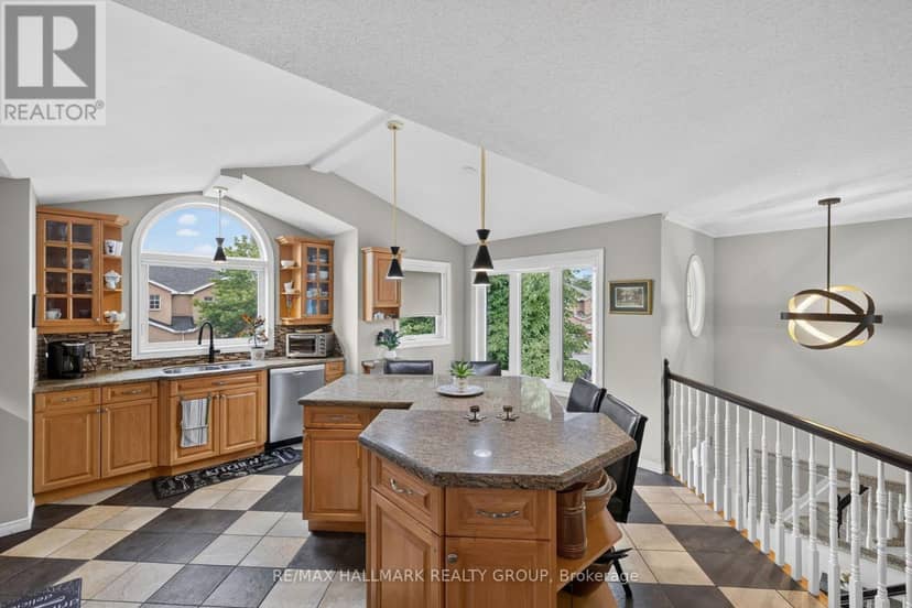 139 Castle Glen Crescent — photo 10 of 40