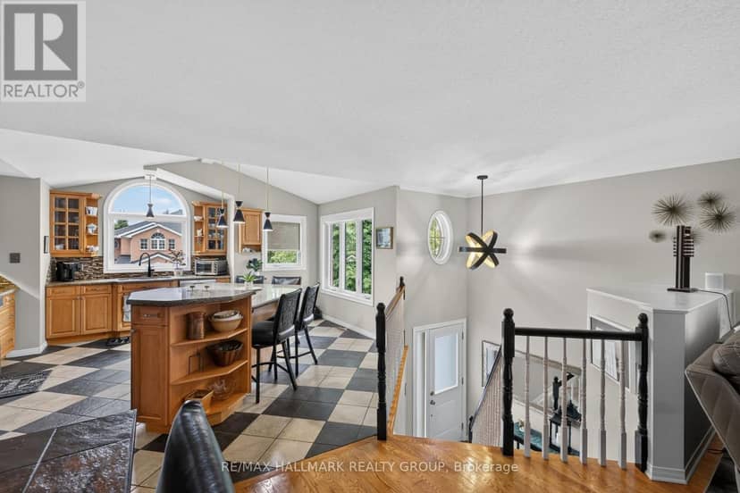 139 Castle Glen Crescent — photo 2 of 40