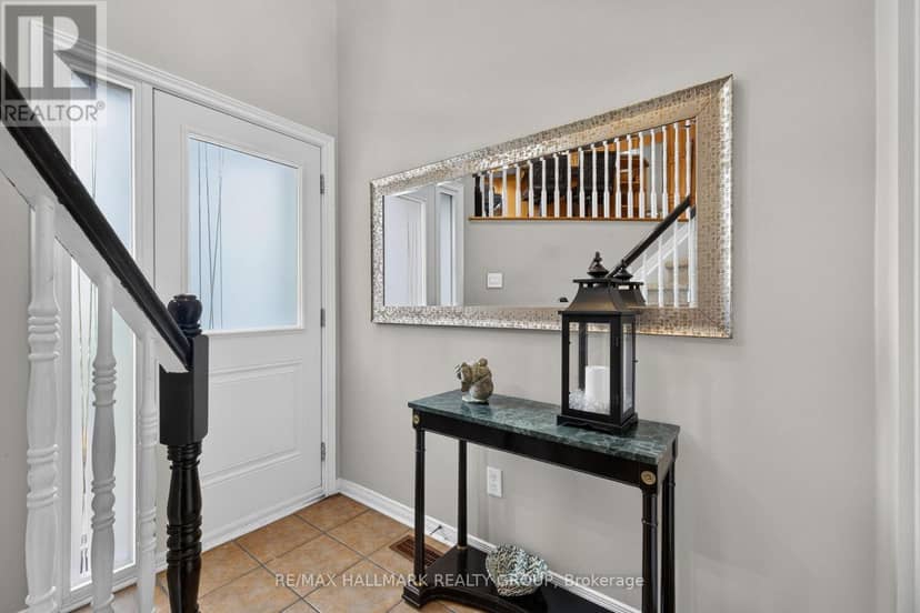 139 Castle Glen Crescent — photo 3 of 40