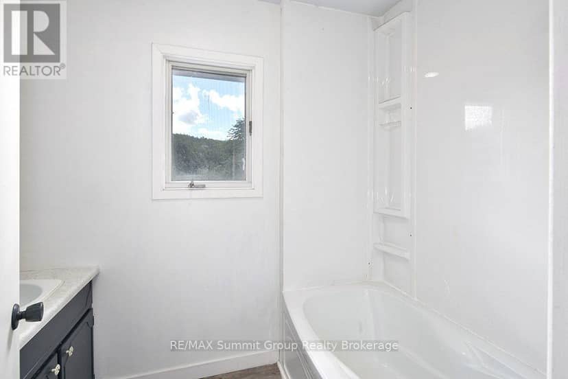 449686 10th Concession Road — photo 16 of 40