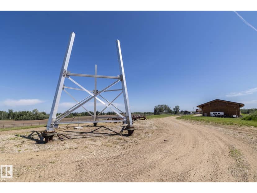 1407 Twp Road 522 — photo 18 of 28