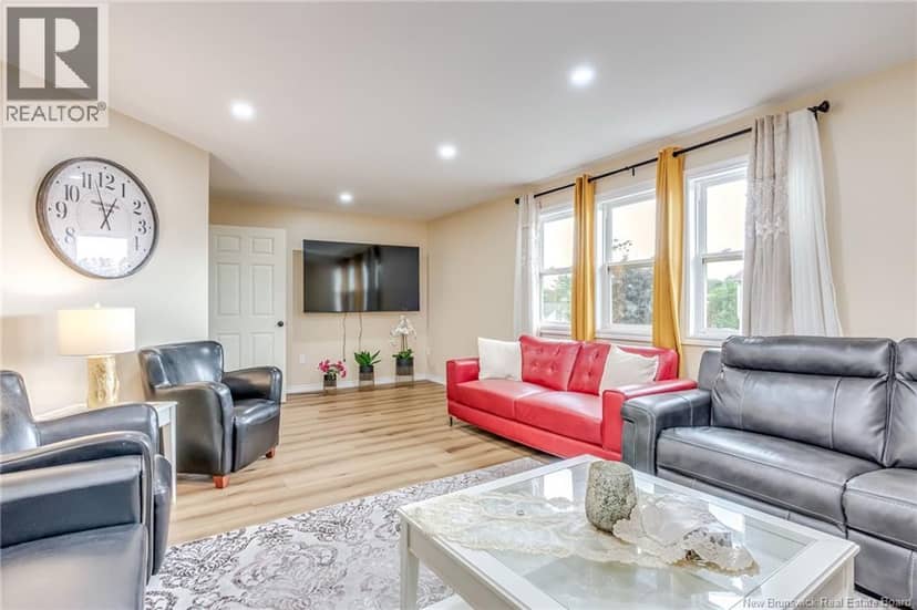 111 Scotiaview Drive — photo 3 of 40