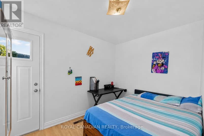 2538 St Clair Avenue W — photo 27 of 38