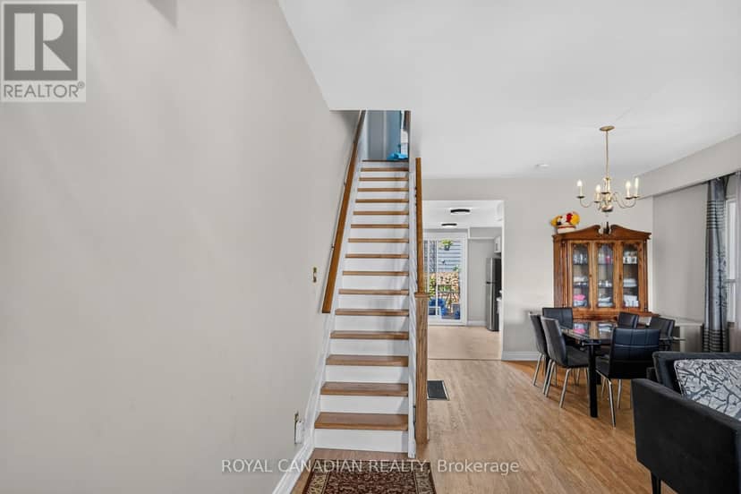 2538 St Clair Avenue W — photo 4 of 38