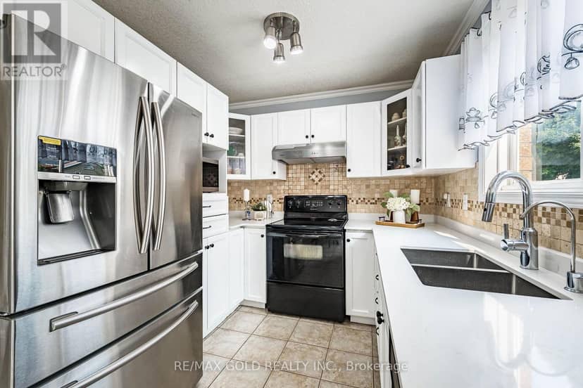 6 Moffatt Lane — photo 15 of 40