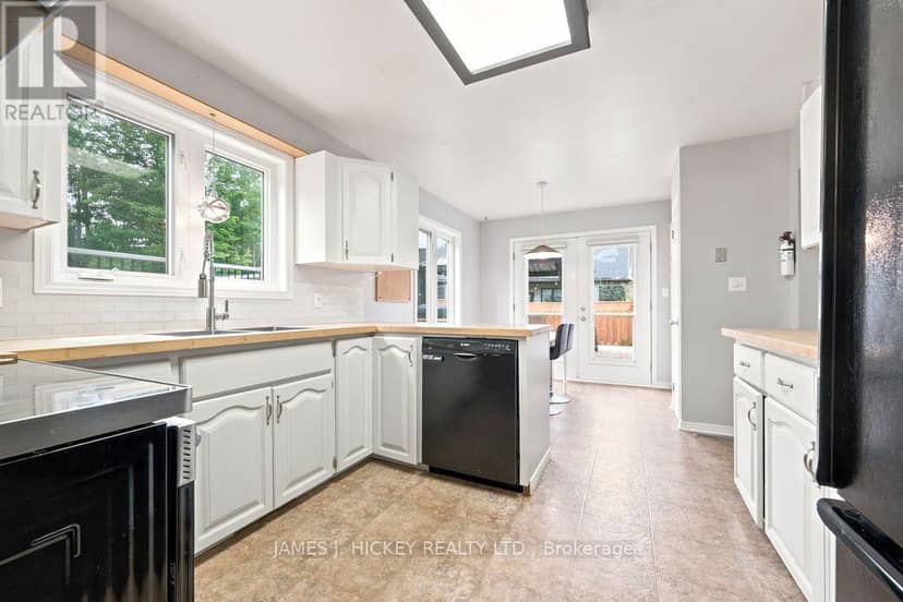 4 Banting Drive — photo 15 of 40