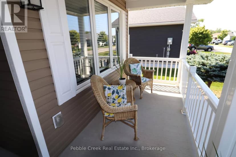20 Huron Heights Drive — photo 4 of 38