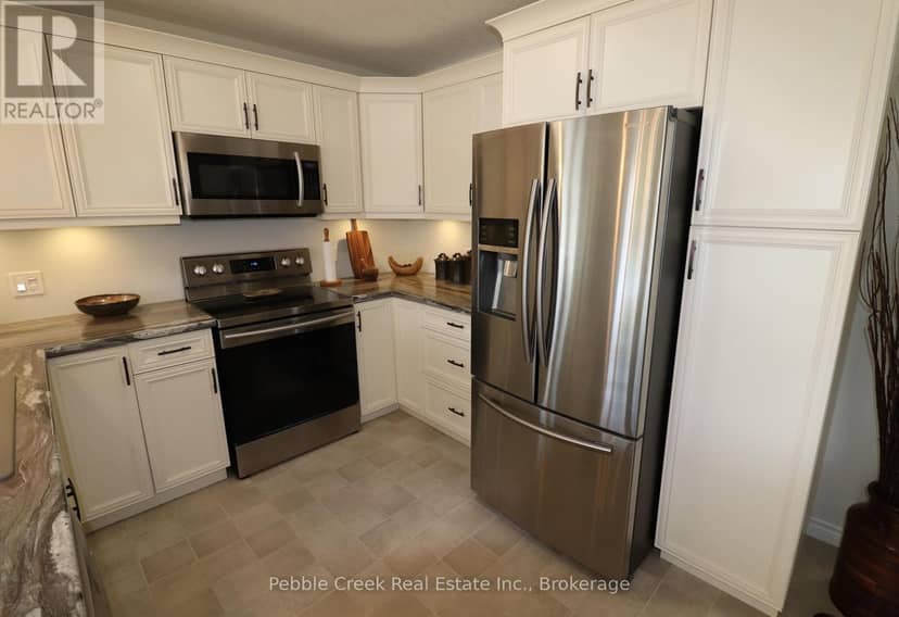 20 Huron Heights Drive — photo 8 of 38