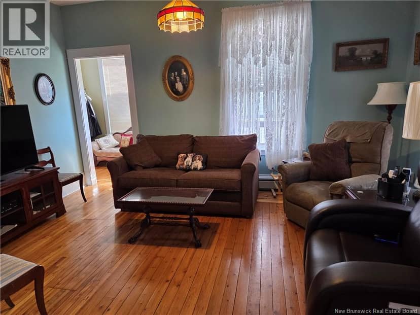 135 Dufferin — photo 15 of 36