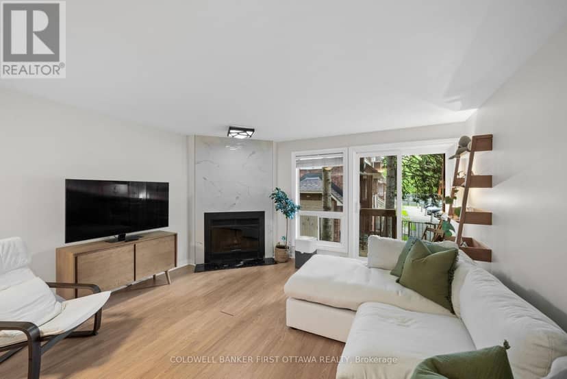 386 Briston Private — photo 14 of 31