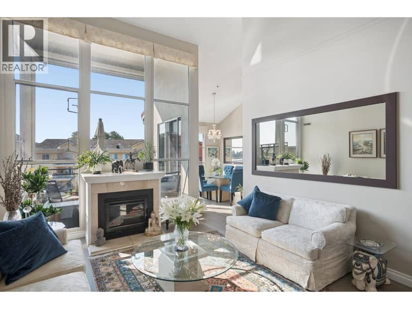 401 2 RENAISSANCE SQUARE, New Westminster, photo 3