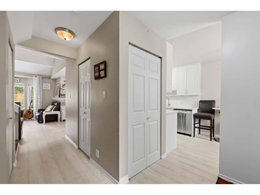 2 10094 154 STREET, Surrey, photo 3