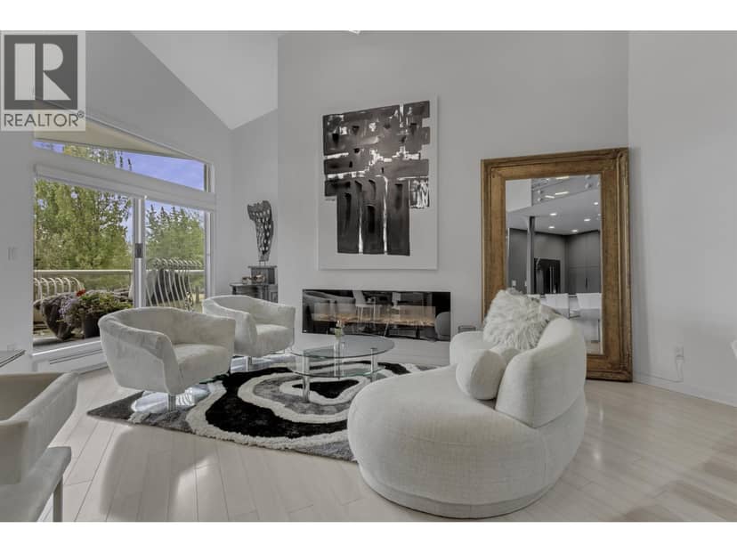 1306 33 CHESTERFIELD PLACE, North Vancouver, photo 2