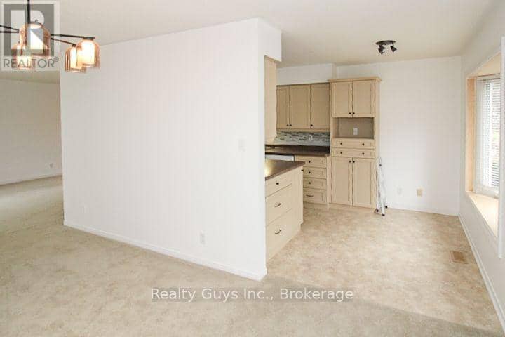 226 B - 1099 Clonsilla Avenue — photo 12 of 35