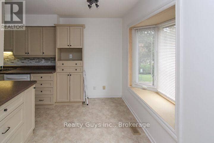 226 B - 1099 Clonsilla Avenue — photo 13 of 35