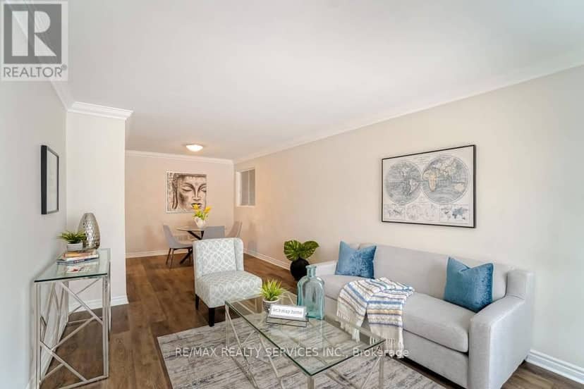 70 Montjoy Crescent — photo 2 of 29